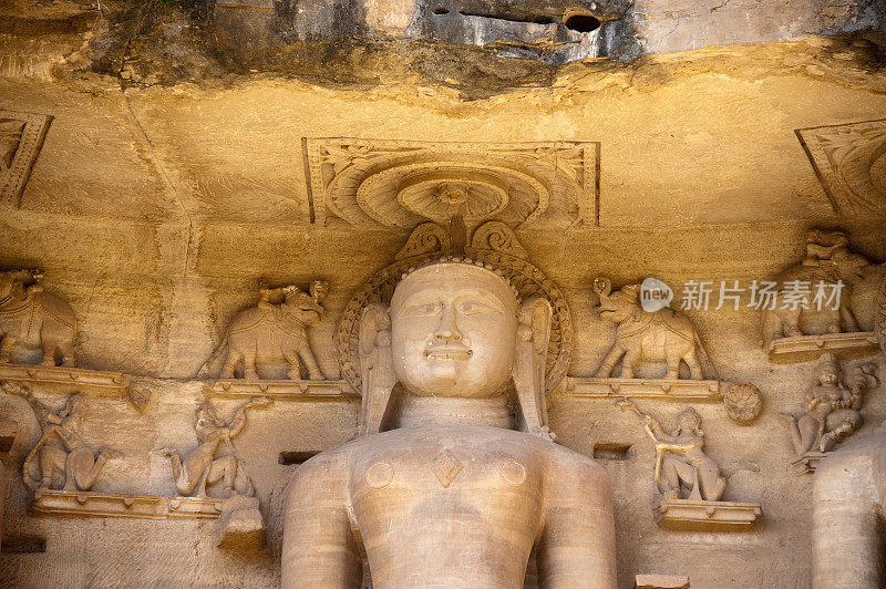 Jain thirthankaras的石刻雕像。瓜廖尔。